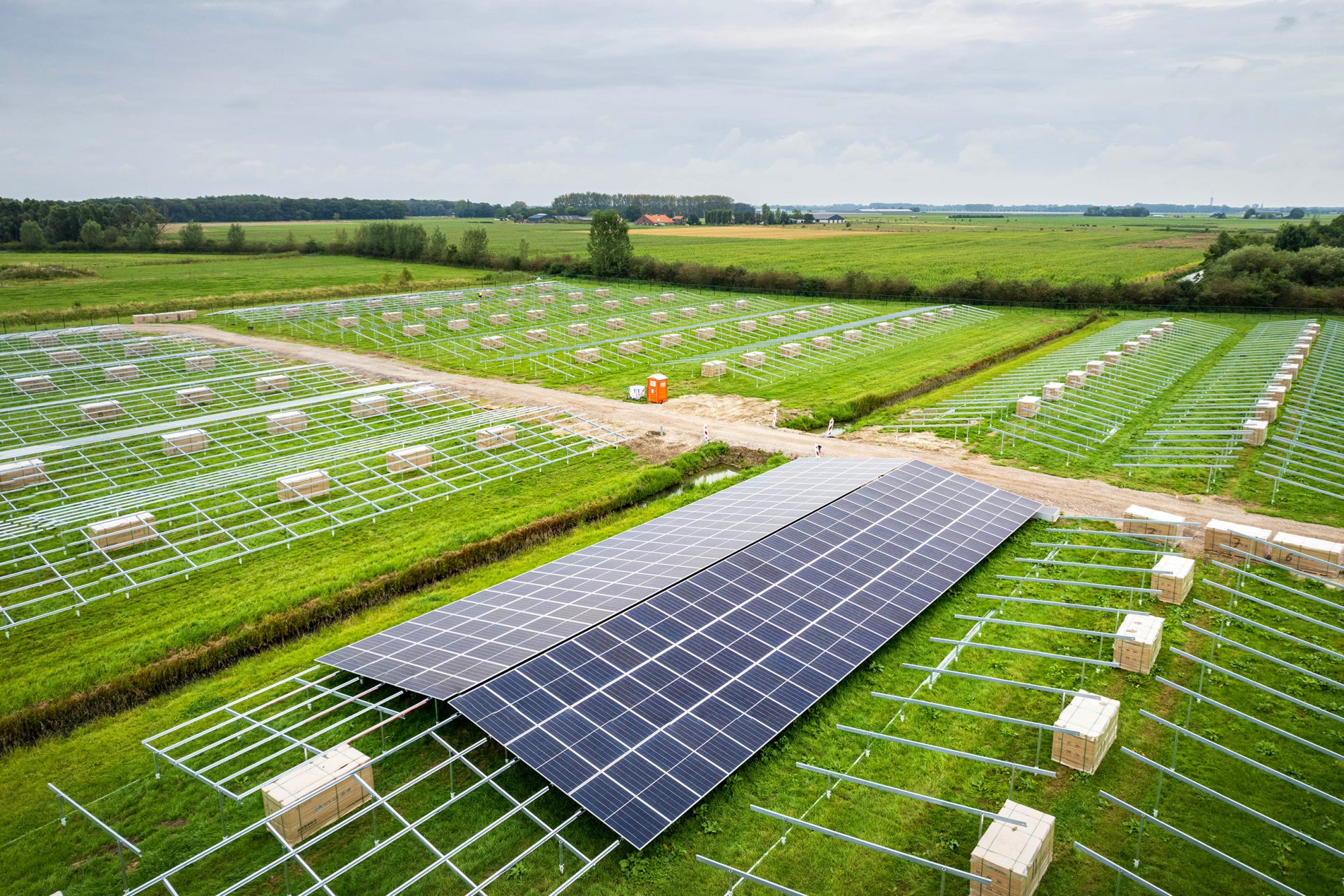 bouw-170-MWp-aan-zonneparken-in-volle-gang Bouw 170 MWp aan zonneparken in volle gang - PowerField